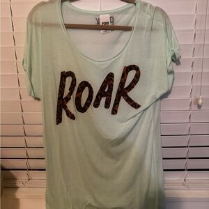 PINK by Victoria’s Secret “ROAR” top